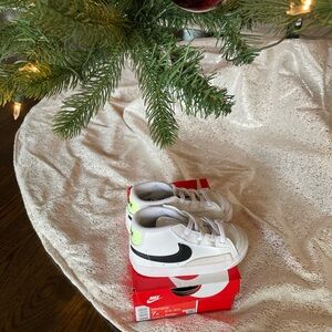 Nike Blazer Mid 7c New